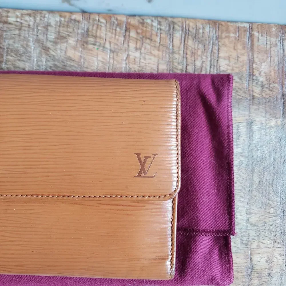 Louis Vuitton Wallet Epi Leather Brown French Flap Vintage Compact Clutch LV